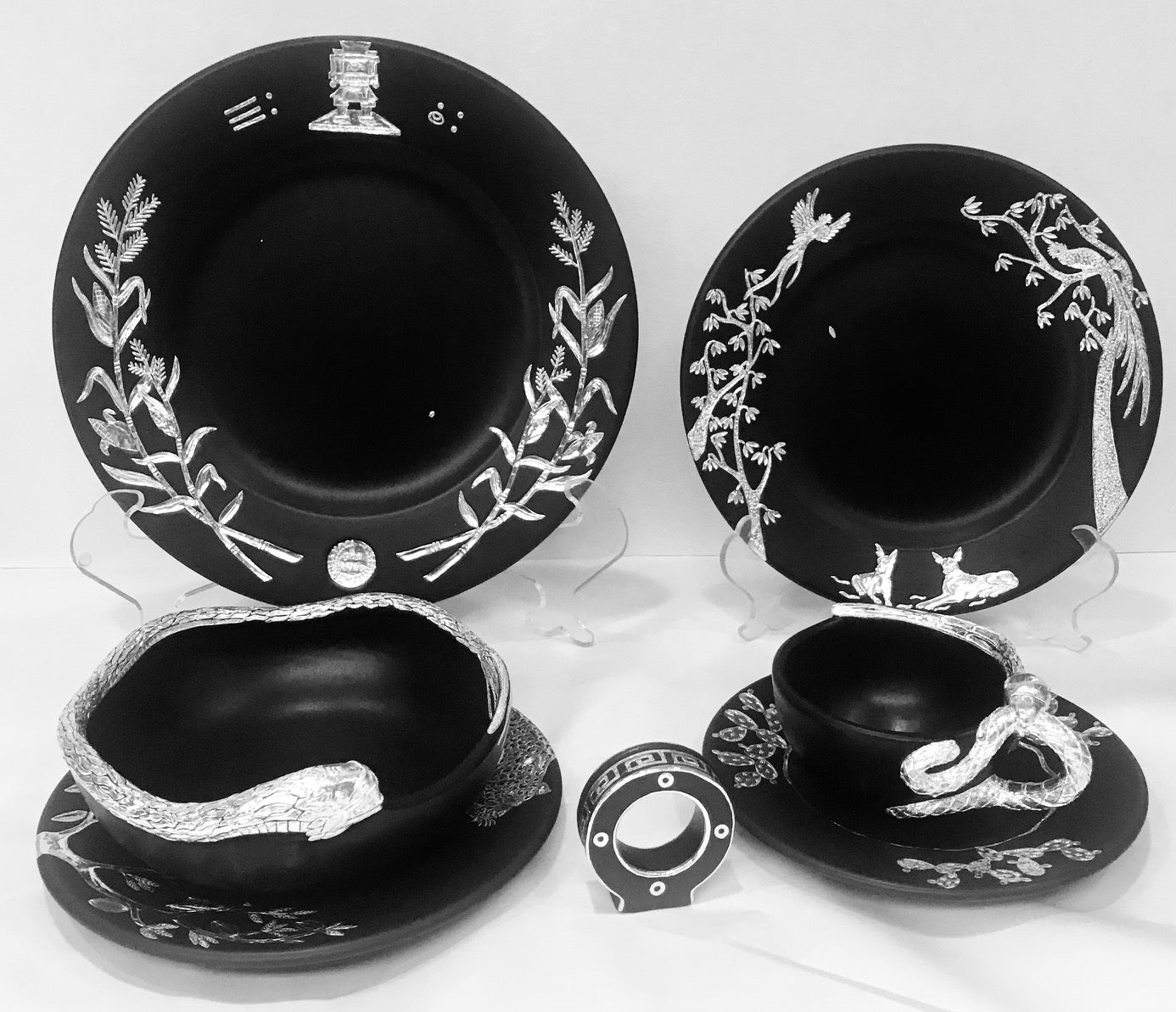 Tableware: Centenario Motif (7-piece)