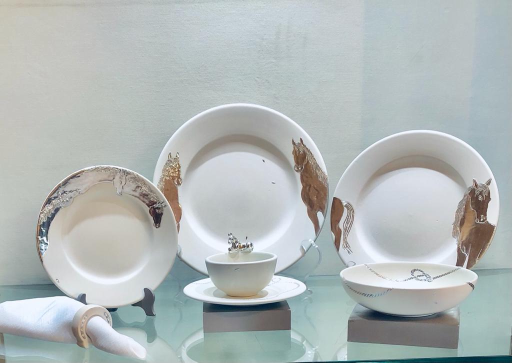 Tableware: Horse Motif (7-piece)