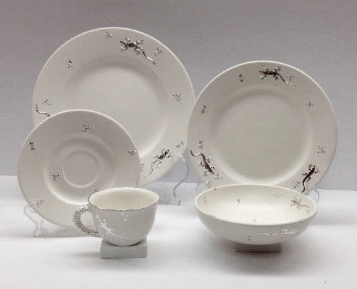 Tableware: Iguana & Dragonfly Motif (5-piece)