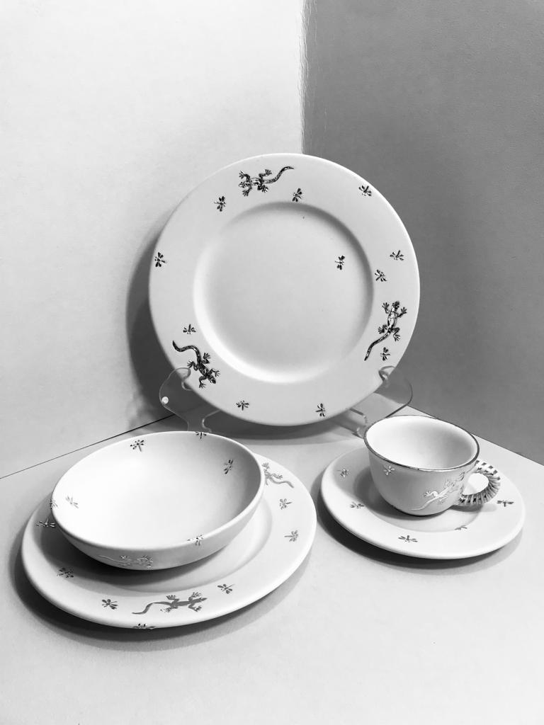 Tableware: Iguana & Dragonfly Motif (5-piece)